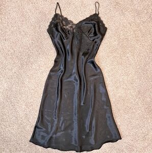 1990's Vintage Victoria's Secret Gold Label Black Silk and Lace Lingerie Slip si